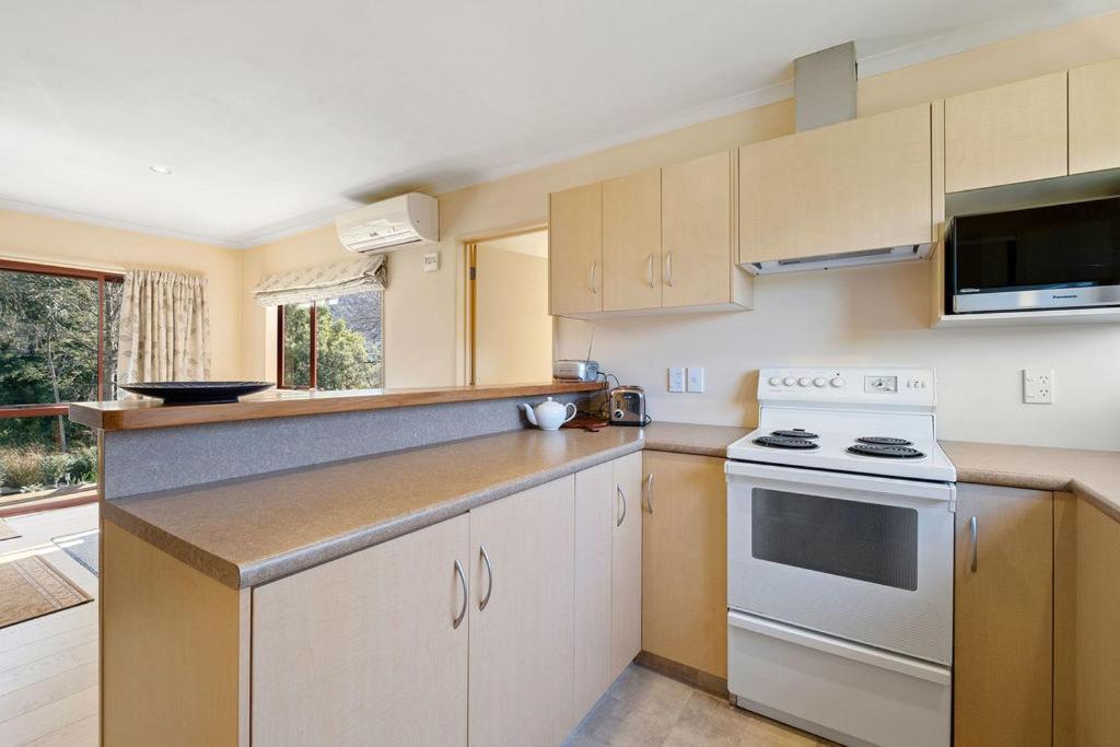 Korimako Ridge - Lake Hawea Holiday Home Екстериор снимка